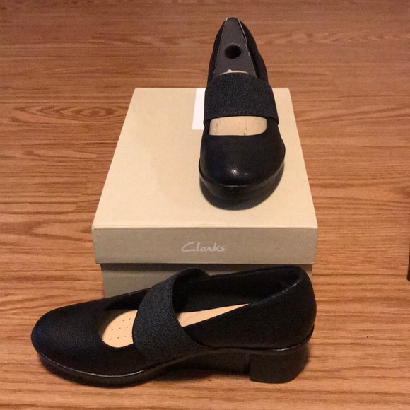 clarks ladies black wedge shoes